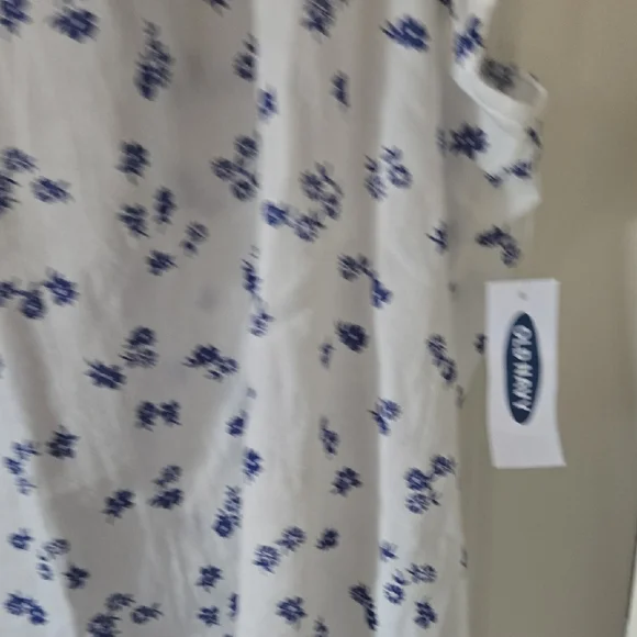 Old Navy White and Black Flutter Sleeve Blouse - Picture 3 of 4